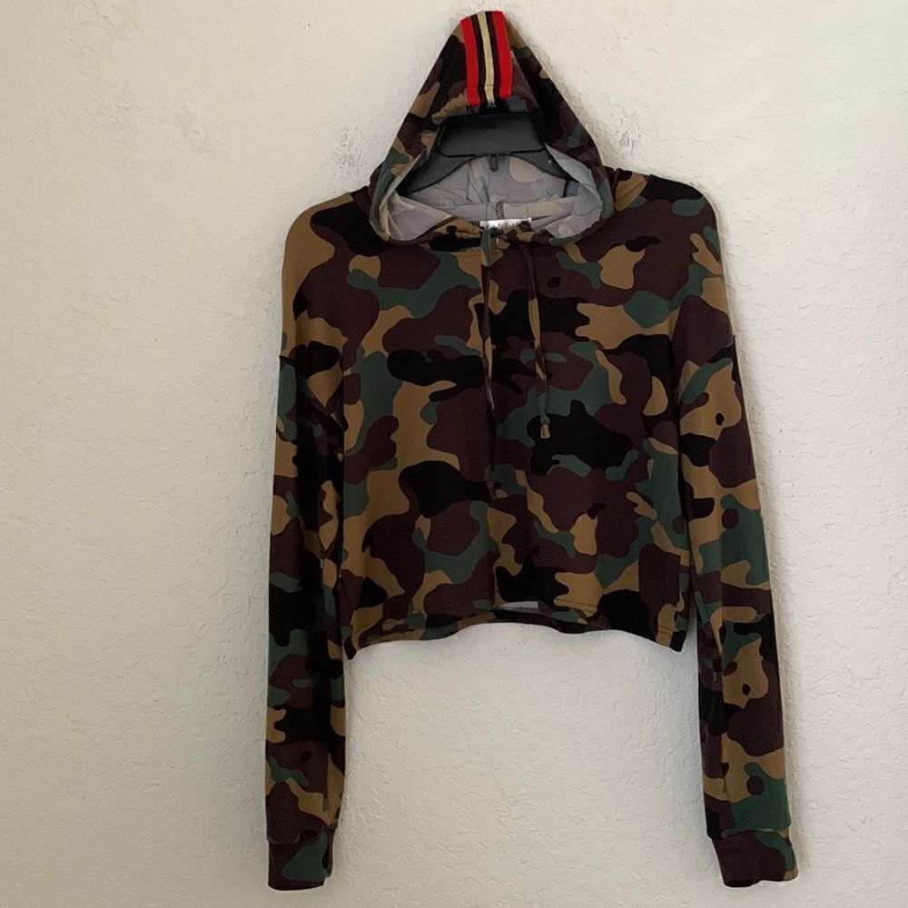 Lovely Bubbly Cropped Camouflage Hoodie Size M